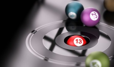 Live Capsa Banting table on ultra4d showing dealer, cards, and player positions